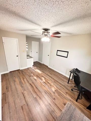 2750 Holly Hall Street 1604, Houston, TX 77054