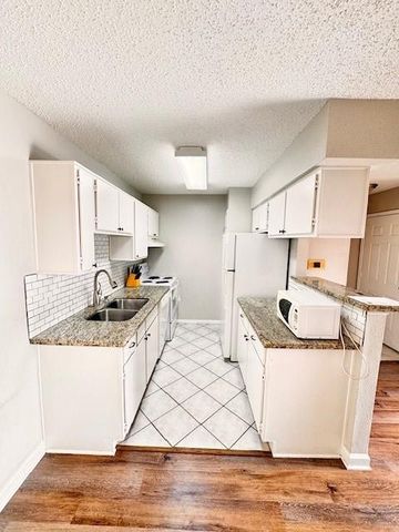 2750 Holly Hall Street 1604, Houston, TX 77054