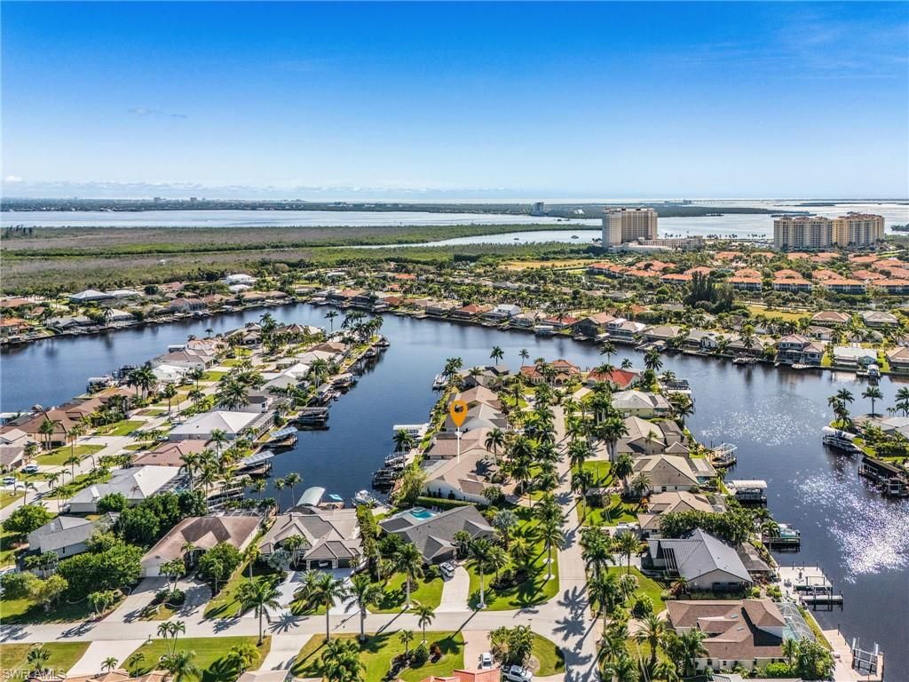 Image 7 of property listing at 5603 SW 11th AVE, Cape Coral, FL 33914