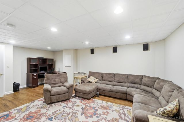 526 Chisholm Trail, Wyoming, OH 45215