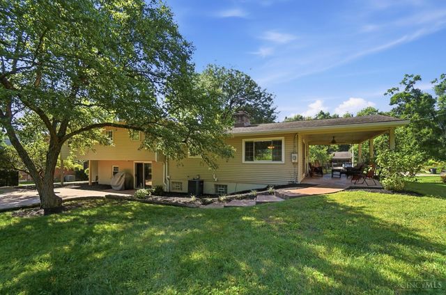 526 Chisholm Trail, Wyoming, OH 45215