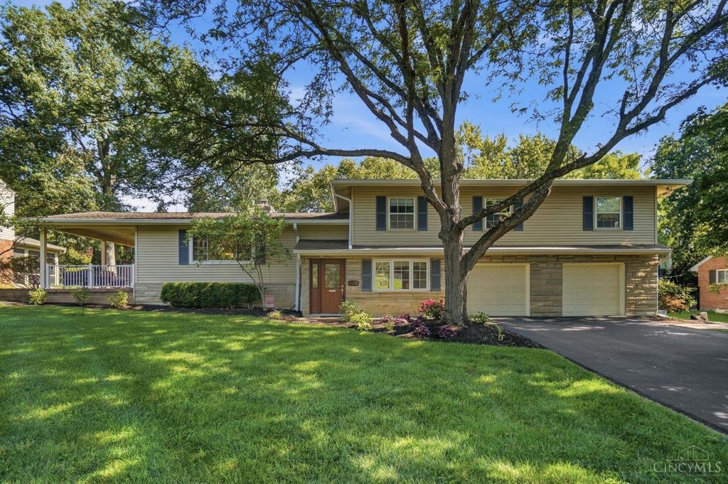 526 Chisholm Trail, Wyoming, OH 45215