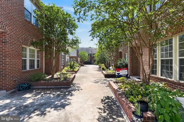 6126 MADISON CREST CT, Falls Church, VA 22041