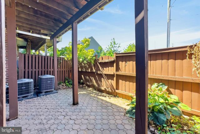6126 MADISON CREST CT, Falls Church, VA 22041