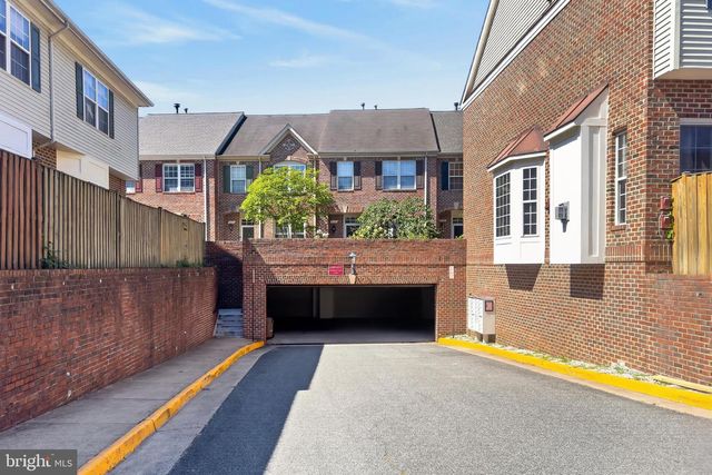 6126 MADISON CREST CT, Falls Church, VA 22041