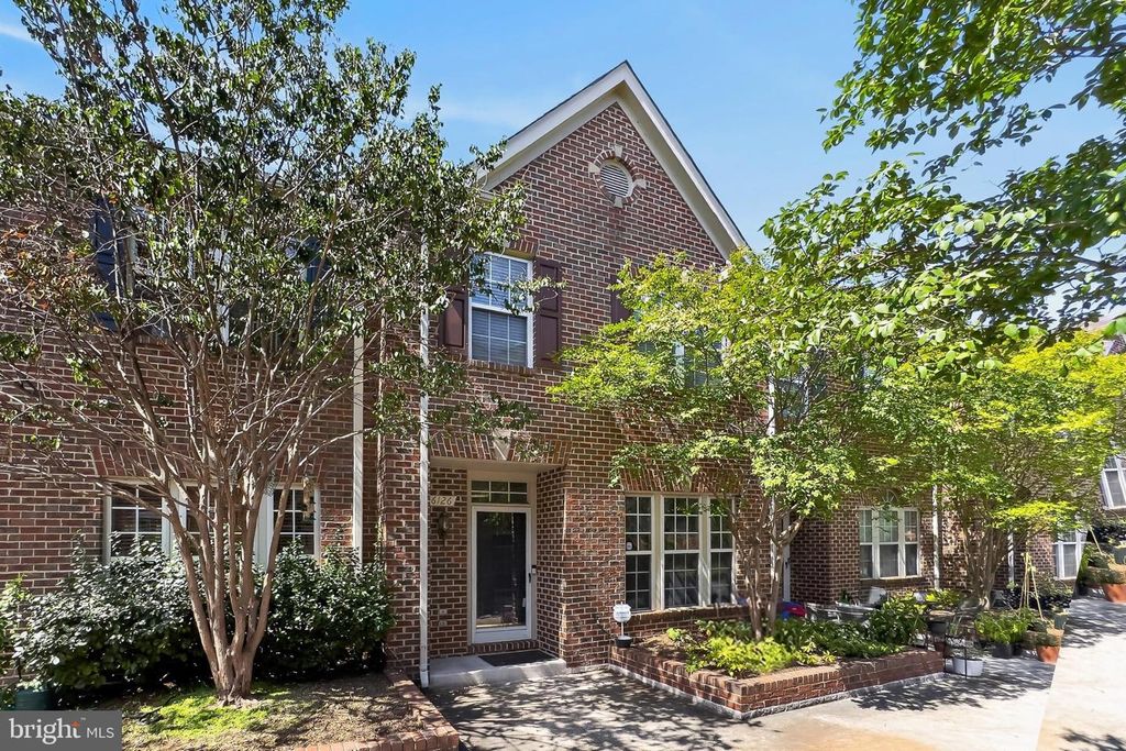 6126 MADISON CREST CT, Falls Church, VA 22041