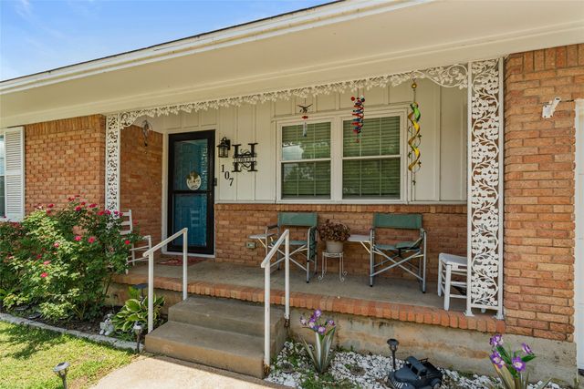 107 Woodard Avenue, Cleburne, TX 76033