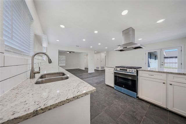 4013 Kingston Dr, Corpus Christi, TX 78411