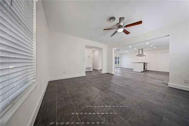 4013 Kingston Dr, Corpus Christi, TX 78411