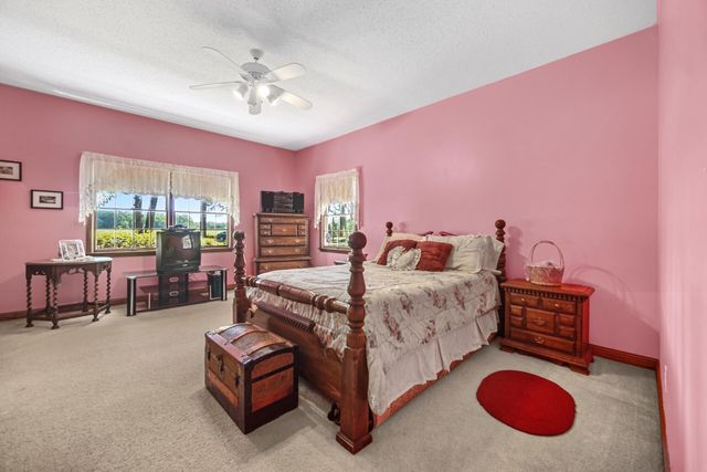 3935 N 950 E, Grovertown, IN 46531