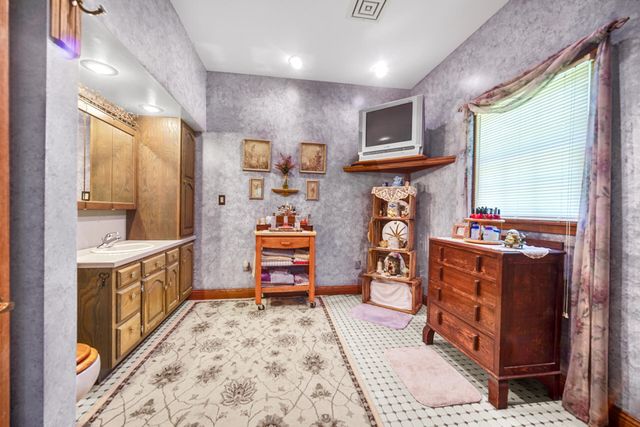 3935 N 950 E, Grovertown, IN 46531
