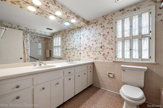 1309 Sandringham Way, Bloomfield Charter Township, MI 48301