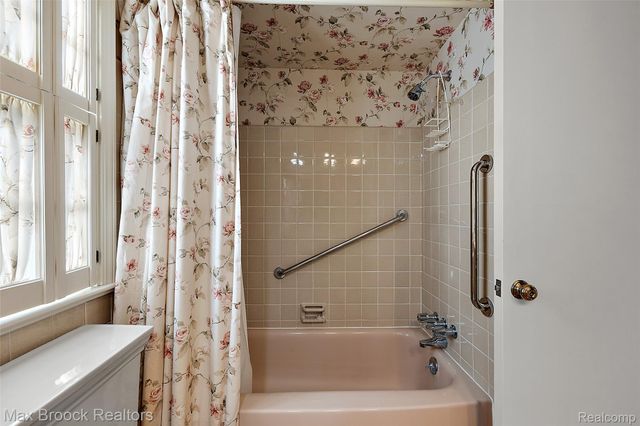 1309 Sandringham Way, Bloomfield Charter Township, MI 48301