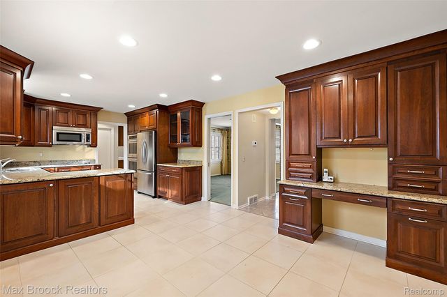 1309 Sandringham Way, Bloomfield Charter Township, MI 48301