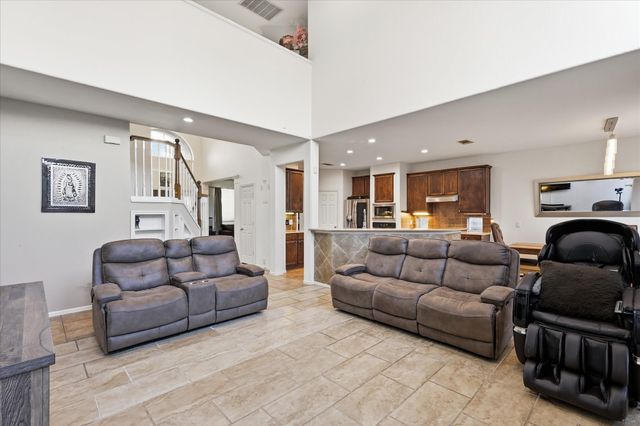 2808 N Camino Lagos, Grand Prairie, TX 75054