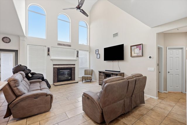 2808 N Camino Lagos, Grand Prairie, TX 75054