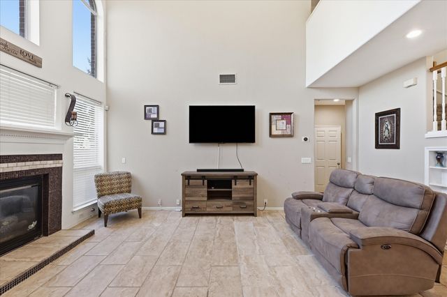 2808 N Camino Lagos, Grand Prairie, TX 75054