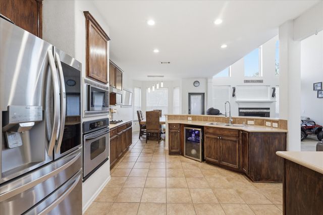 2808 N Camino Lagos, Grand Prairie, TX 75054