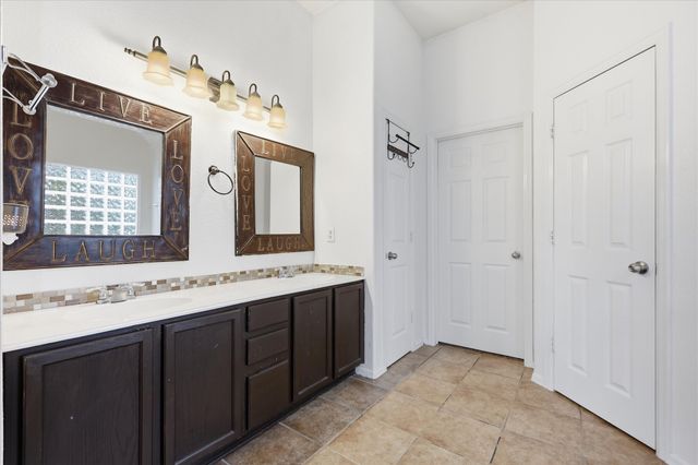 2808 N Camino Lagos, Grand Prairie, TX 75054