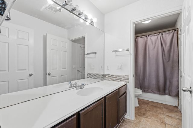 2808 N Camino Lagos, Grand Prairie, TX 75054