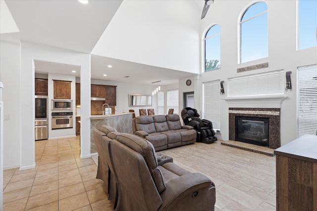 2808 N Camino Lagos, Grand Prairie, TX 75054