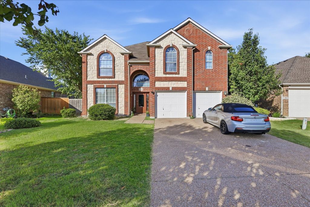 2808 N Camino Lagos, Grand Prairie, TX 75054