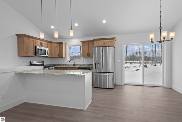 2139 Cottonwood Avenue, Grawn, MI 49637