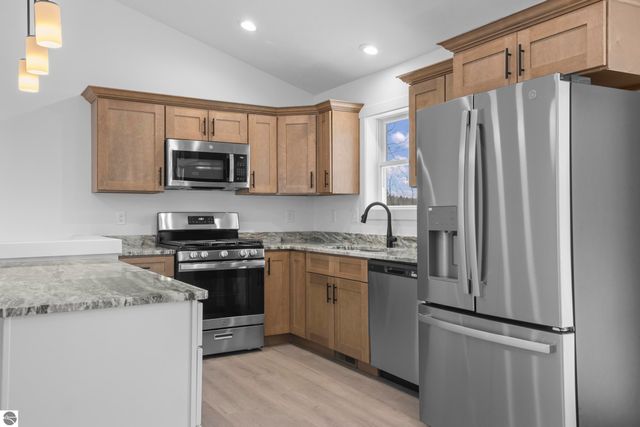 2139 Cottonwood Avenue, Grawn, MI 49637