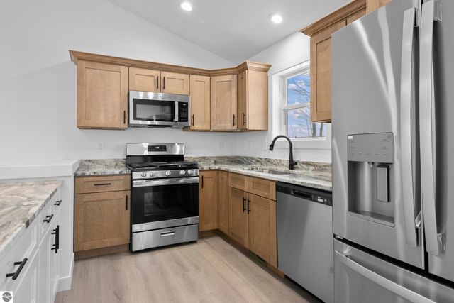 2139 Cottonwood Avenue, Grawn, MI 49637