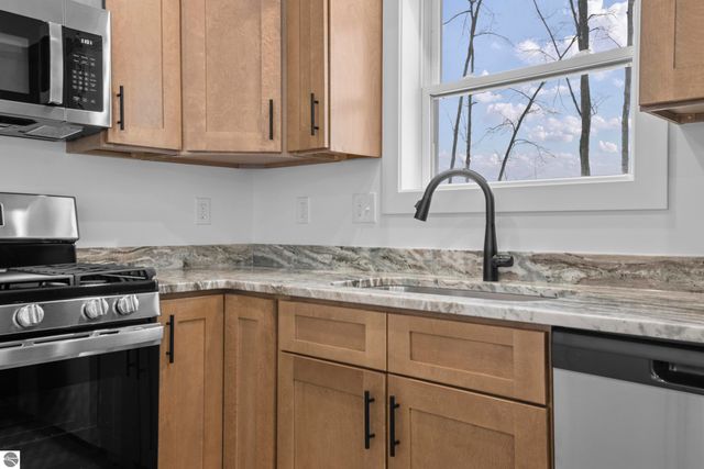 2139 Cottonwood Avenue, Grawn, MI 49637