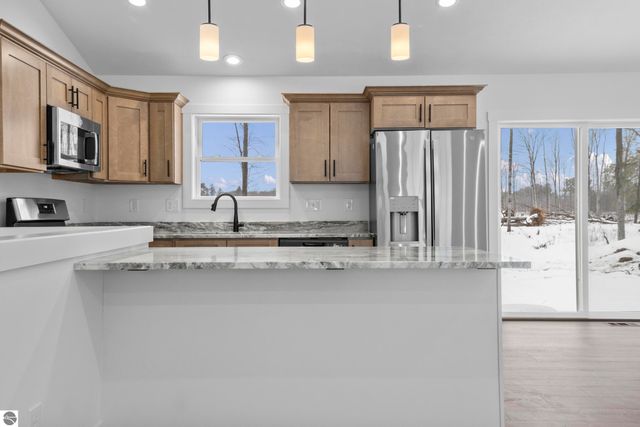 2139 Cottonwood Avenue, Grawn, MI 49637