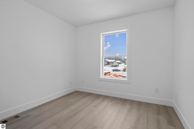 2139 Cottonwood Avenue, Grawn, MI 49637