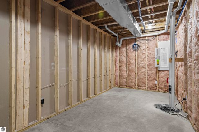 2139 Cottonwood Avenue, Grawn, MI 49637