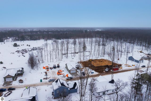 2139 Cottonwood Avenue, Grawn, MI 49637