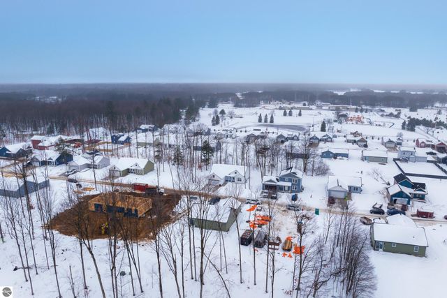 2139 Cottonwood Avenue, Grawn, MI 49637