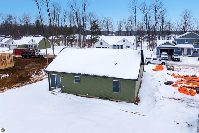 2139 Cottonwood Avenue, Grawn, MI 49637