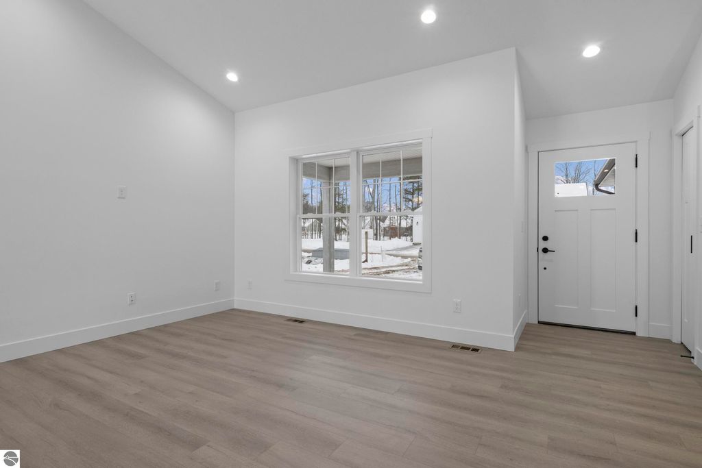 Image 11 of property listing at 2139 Cottonwood Avenue, Grawn, MI 49637