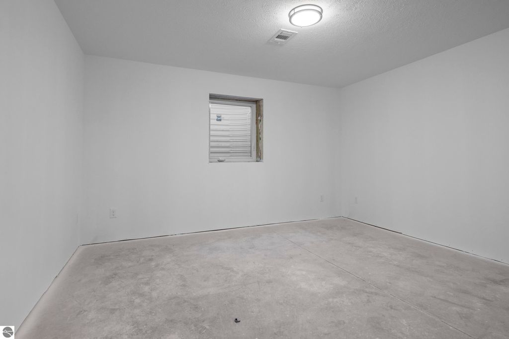 Image 31 of property listing at 2139 Cottonwood Avenue, Grawn, MI 49637