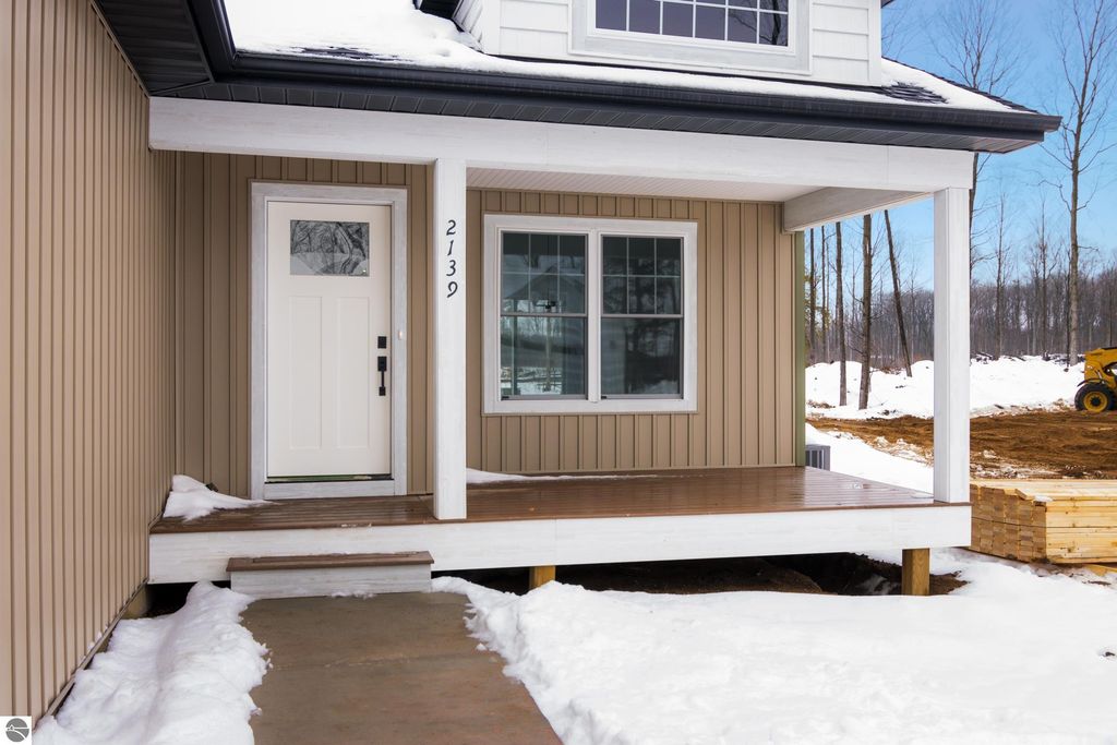 Image 4 of property listing at 2139 Cottonwood Avenue, Grawn, MI 49637