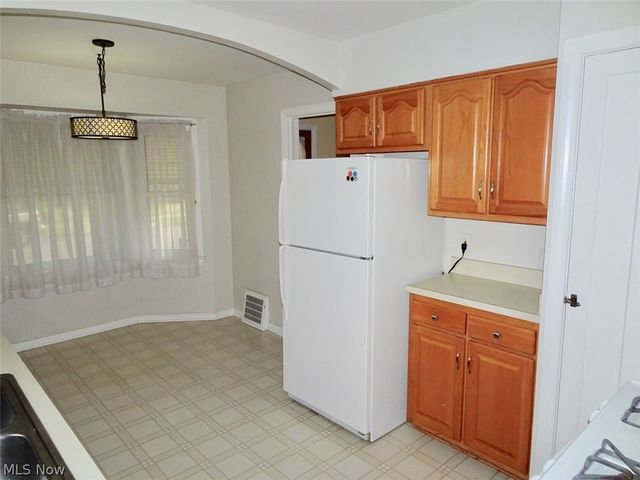 1610 Mayview Avenue, Cleveland, OH 44109