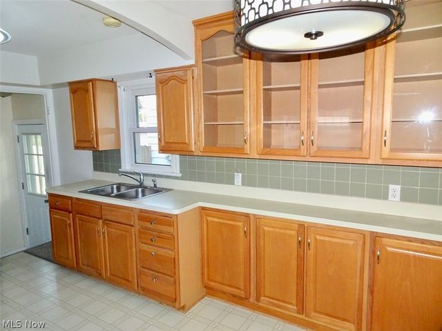 1610 Mayview Avenue, Cleveland, OH 44109