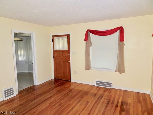 1610 Mayview Avenue, Cleveland, OH 44109