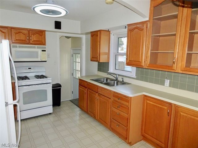 1610 Mayview Avenue, Cleveland, OH 44109