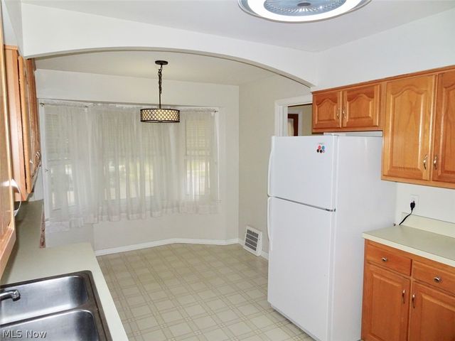 1610 Mayview Avenue, Cleveland, OH 44109