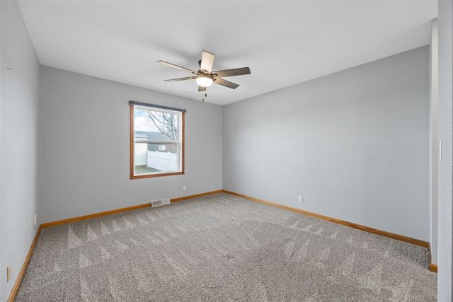 5730 D Avenue NW, Cedar Rapids, IA 52405