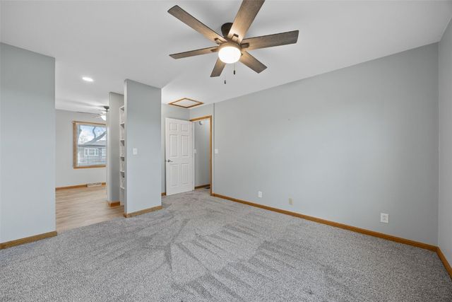 5730 D Avenue NW, Cedar Rapids, IA 52405