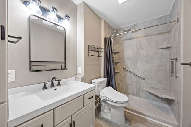 5730 D Avenue NW, Cedar Rapids, IA 52405