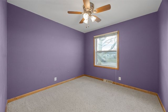 5730 D Avenue NW, Cedar Rapids, IA 52405