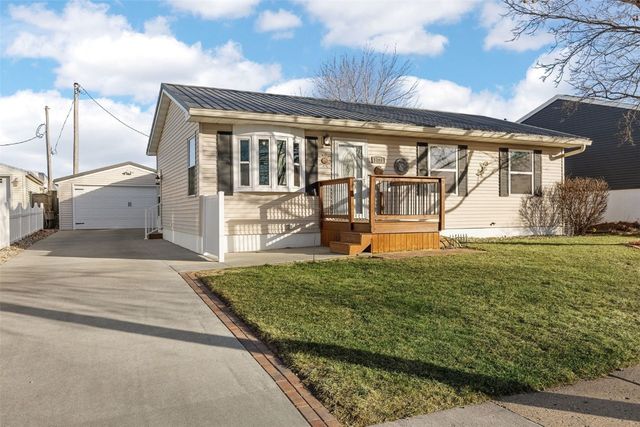 5730 D Avenue NW, Cedar Rapids, IA 52405