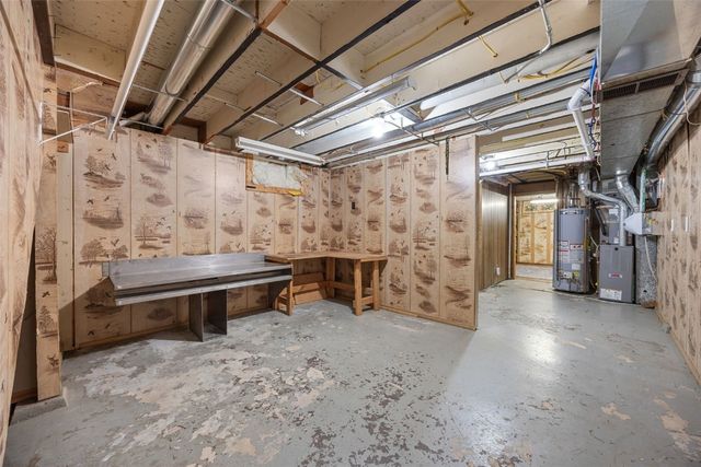 5730 D Avenue NW, Cedar Rapids, IA 52405